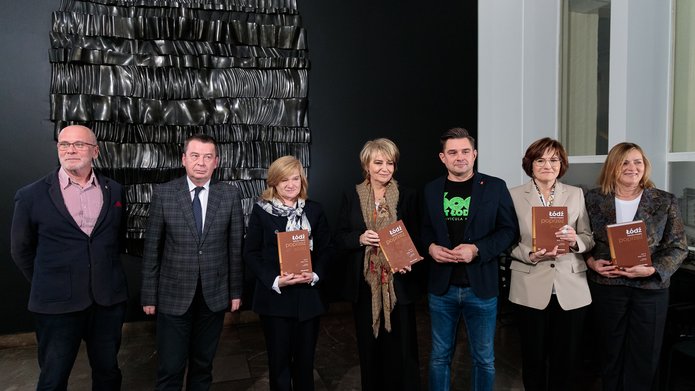 participants in the briefing during the official premiere of the monographi