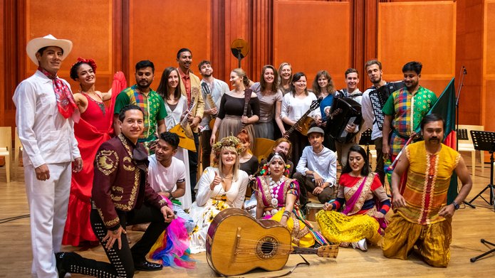 międzynarodowa grupa uczestników