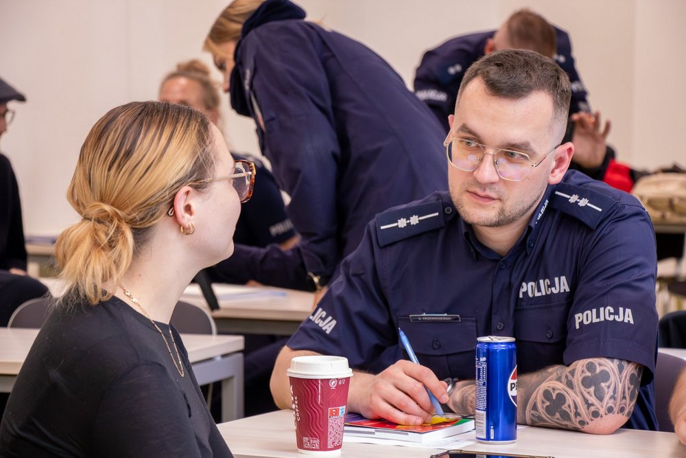 a student talking with a police officer