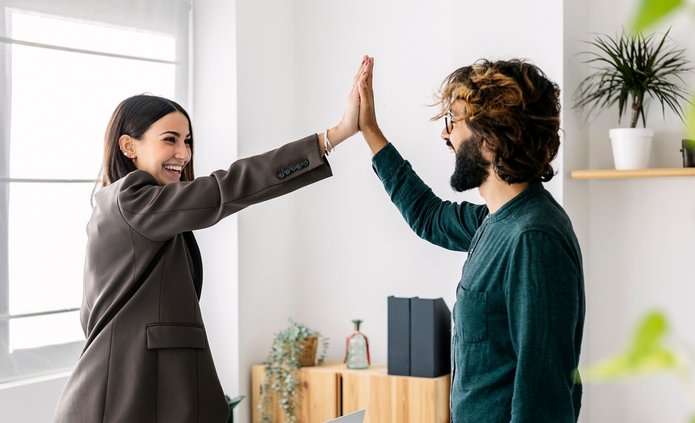 Zdjęcie dwóch osób kobiety i mężczyzny