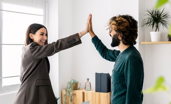 Zdjęcie dwóch osób kobiety i mężczyzny