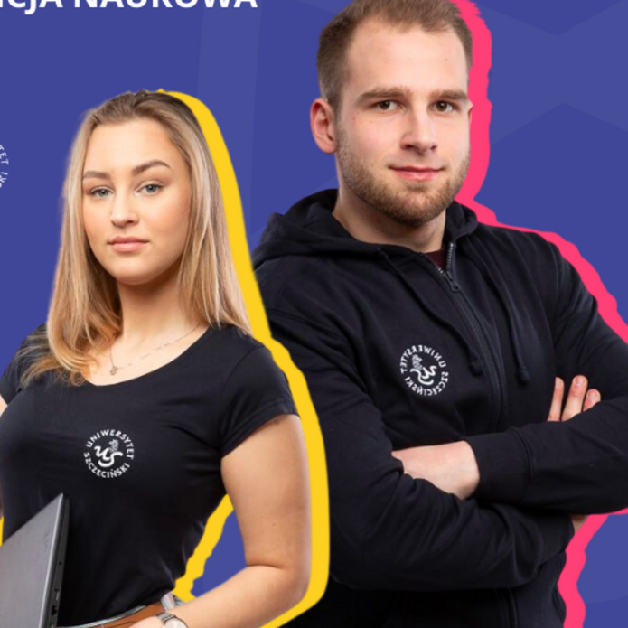 Dwoje studentów stojących obok siebie