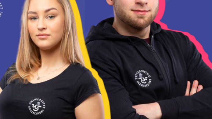 Dwoje studentów stojących obok siebie