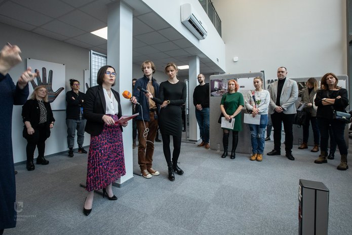 rozpoczęcie wystawy, doktor i media