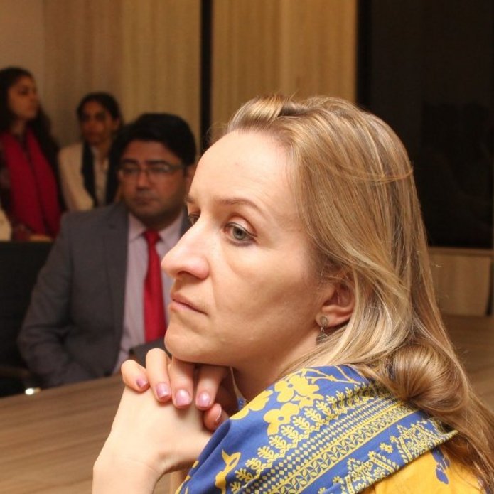 Dr Maria Eleonora Hebisz during the discussions on the importance and challenges of democracy in the contemporary world