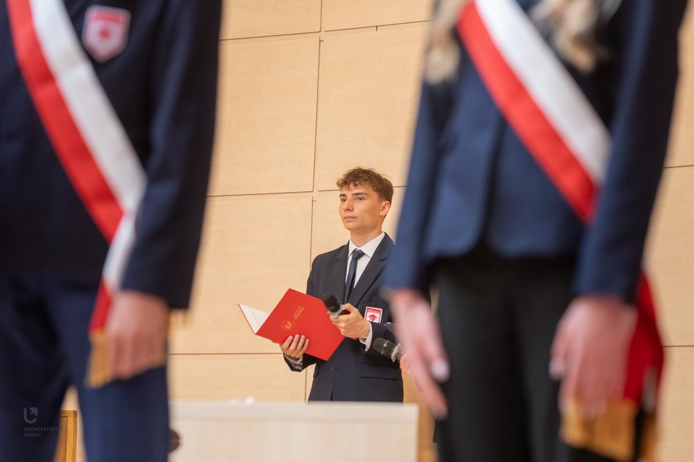 Uczeń PLO UŁ podczas zakończenia roku szkolnego