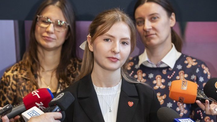 Wolontariuszka WOŚP podczas śniadania prasowego