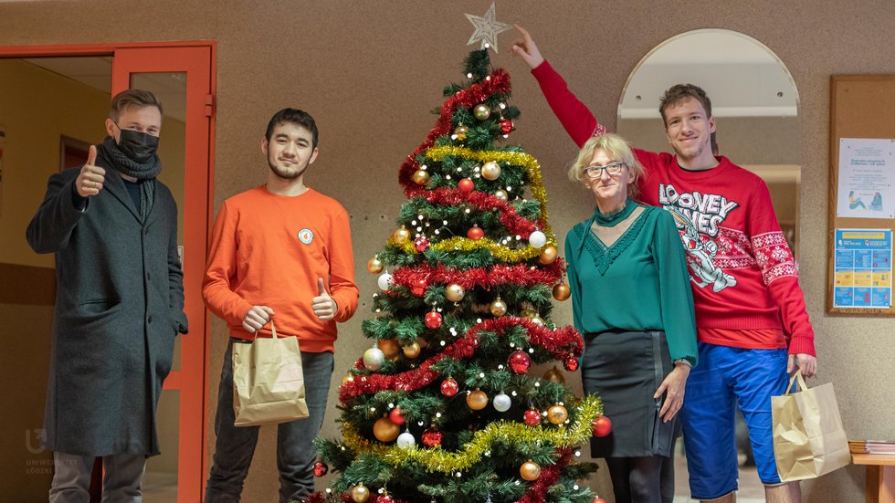 [Translate to English:] 8 Dom Studenta UŁ i jedni z pierwszych studentów, którzy spróbowali wigilijnych potraw 