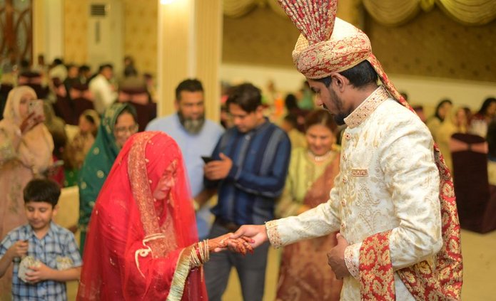 Młoda para podczas wesela w Pakistanie