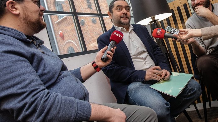 Dr Damian Kasprzyk during a conversation with journalists at the University of Lodz press breakfast