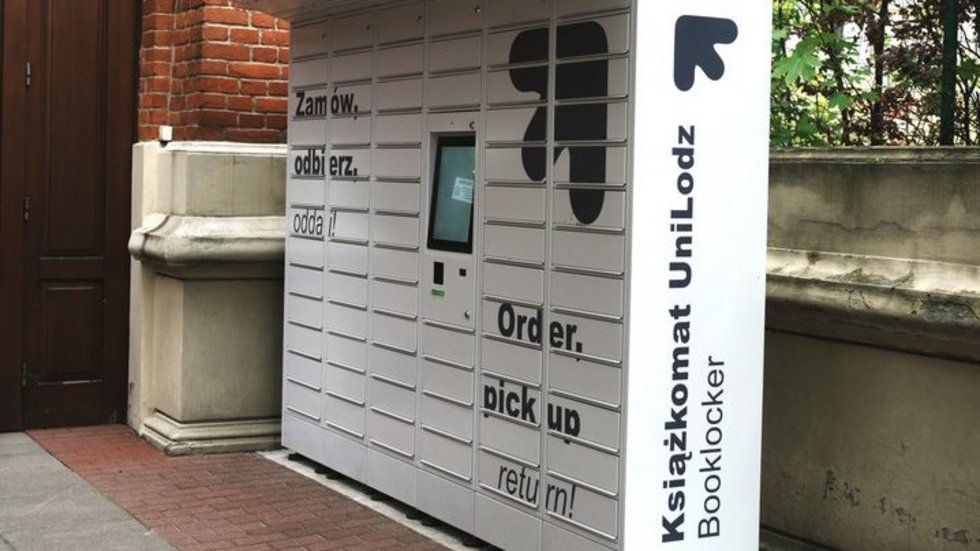 Photo of the UniLodz book vending machine