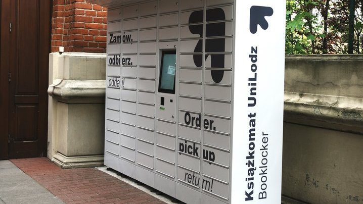 Photo of the UniLodz book vending machine