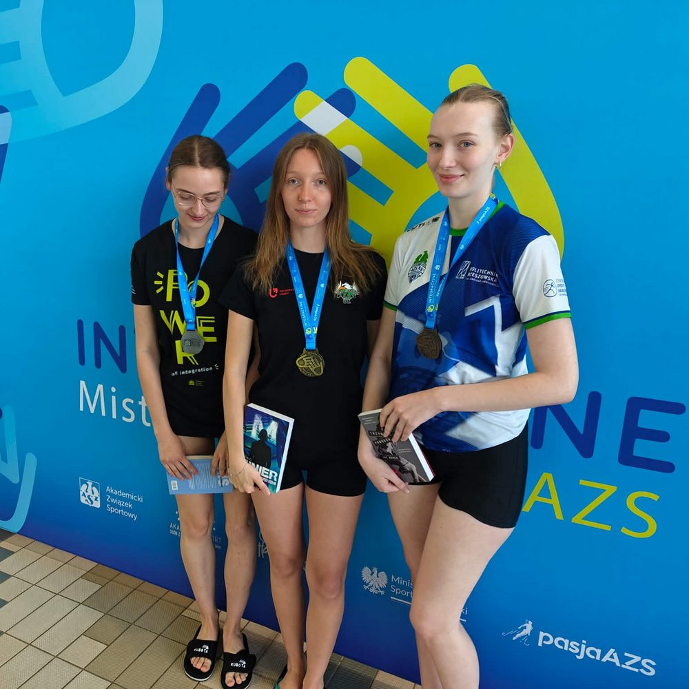 Zdjęcie: studentki UŁ z medalami