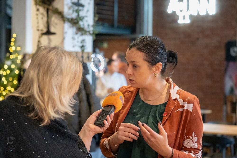 dr Alicja Piotrowska podczas rozmowy z dziennikarką