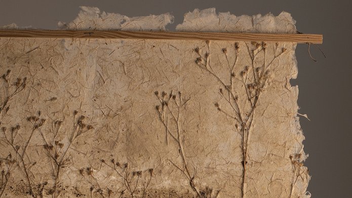 praca na papierze czerpanym