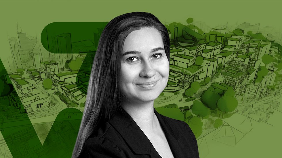 dr Magdalena Biernacka na zielonym tle w oddali widoczny szkic zabudowy miejskiej