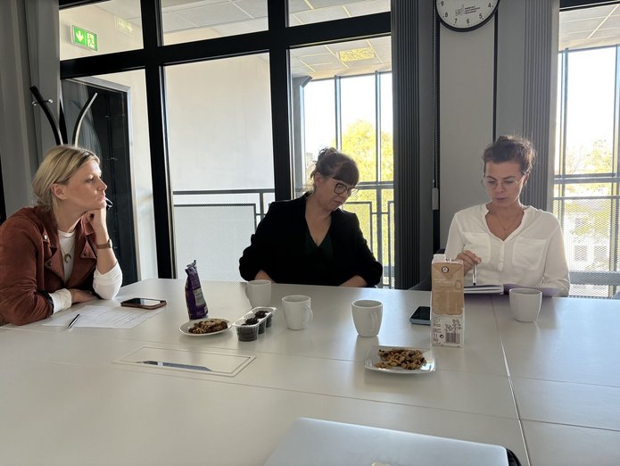 Zespół w Fabryce Aktywności Miejskich od lewejŁ Karolina Pawlik, Celina Maciejewska, Marta Konfederak-Paczuska.