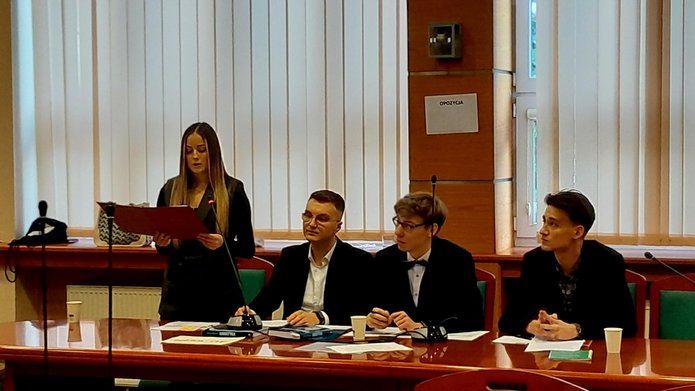 uczestnicy debaty