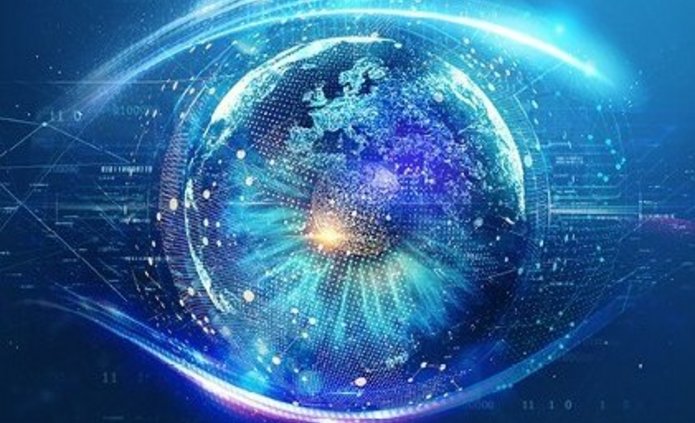 Na niebieskim tle cyfrowa kula ziemska dopasowana do kształtów oka