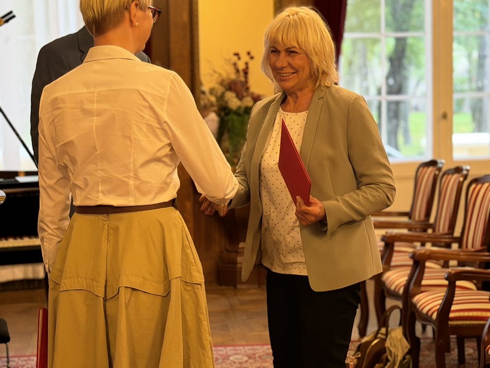 emerytowana pracowniczka UŁ i osoby zarządzające uczelnią