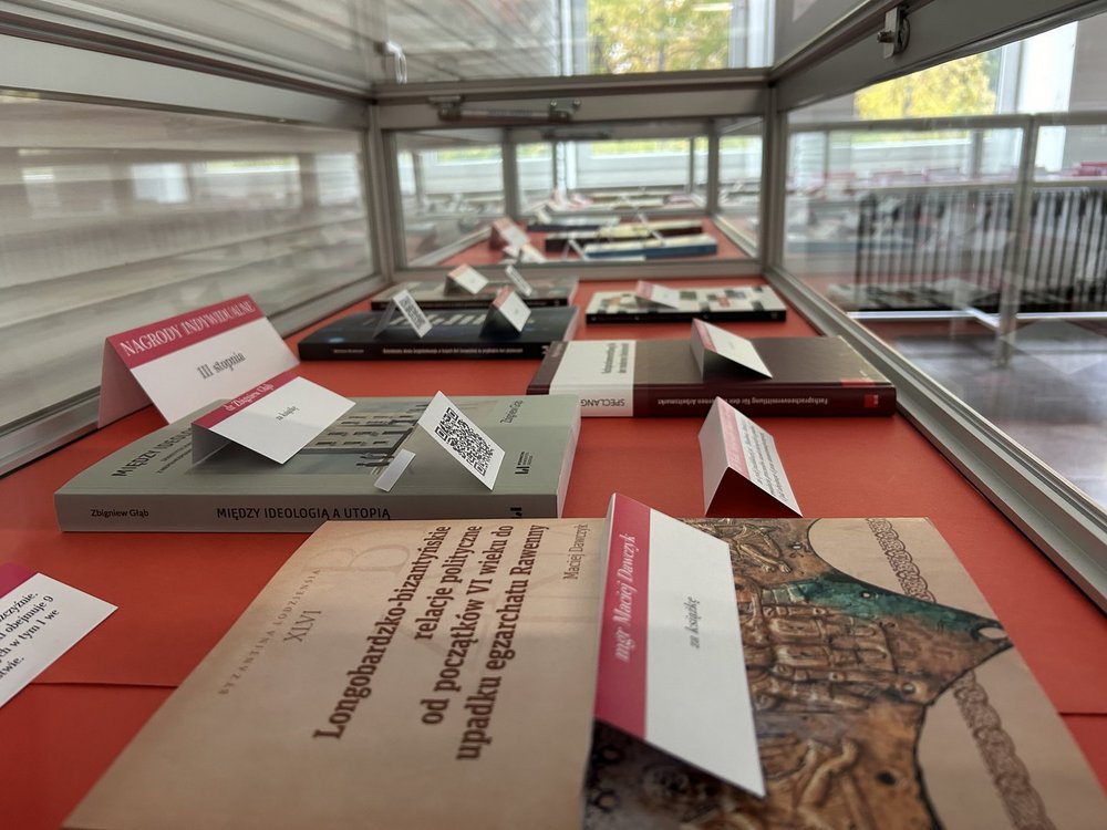 Nagrody naukowe rektora UŁ – wystawa w Bibliotece UŁ