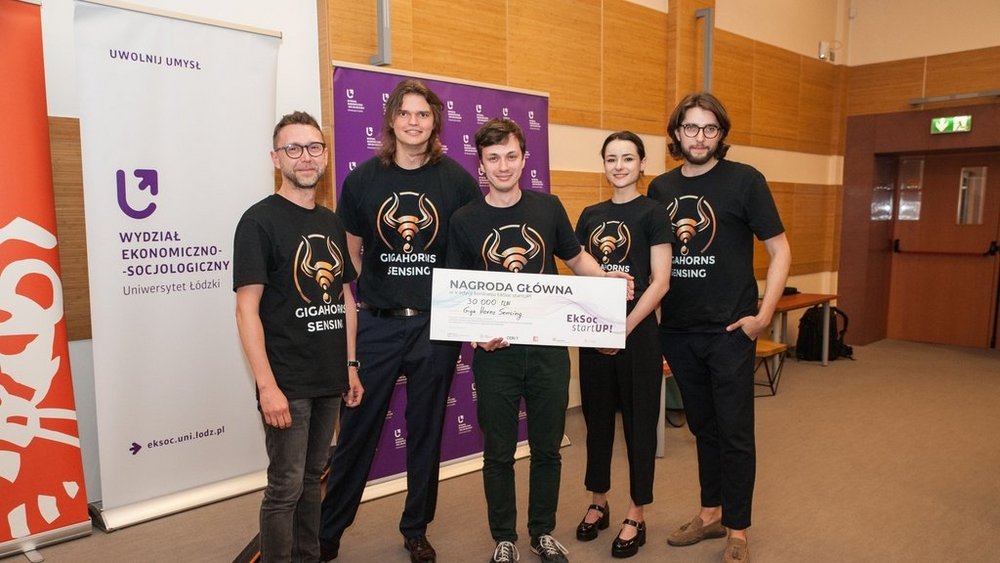 from the left: Piotr Kałuża, Maksymilian Bartosik, Maciej Ślot, Kamila Samolej, Sebastian Górecki