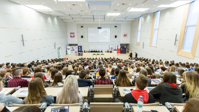 Aula na Wydziale Filologicznym UŁ ze studentami