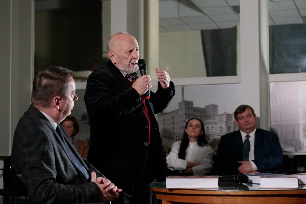 prof. Wiesław Puś podczas spotkania