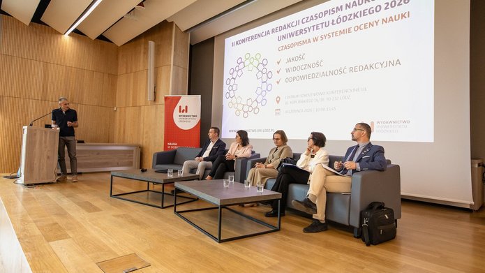 zdjęcie z uczestnikami konferencji