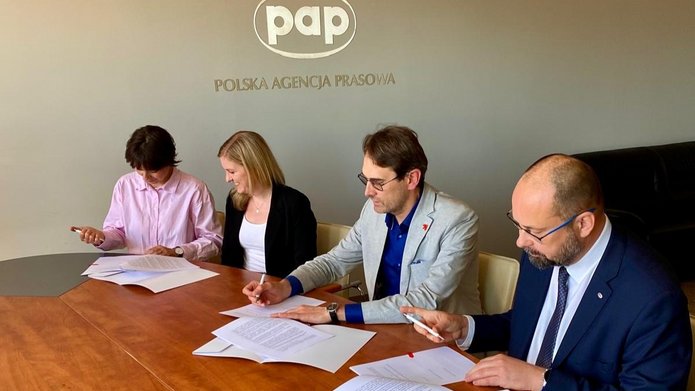 The signing of cooperation agreement between UniLodz and PAP