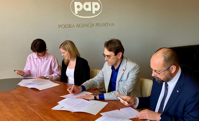 The signing of cooperation agreement between UniLodz and PAP