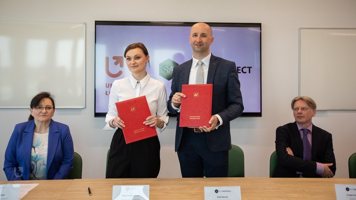 Signing of the agreement between the University of Lodz and SoftArchitect