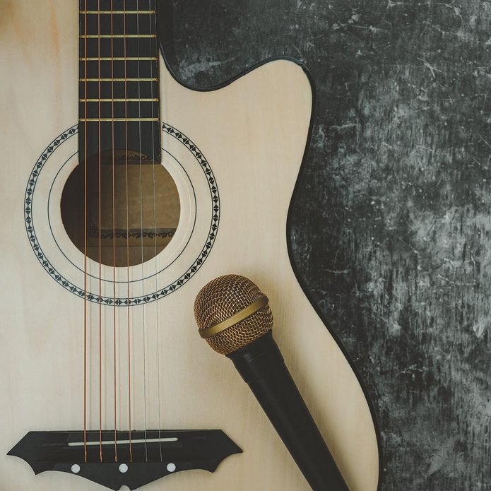 [Translate to English:] gitara i mikrofon