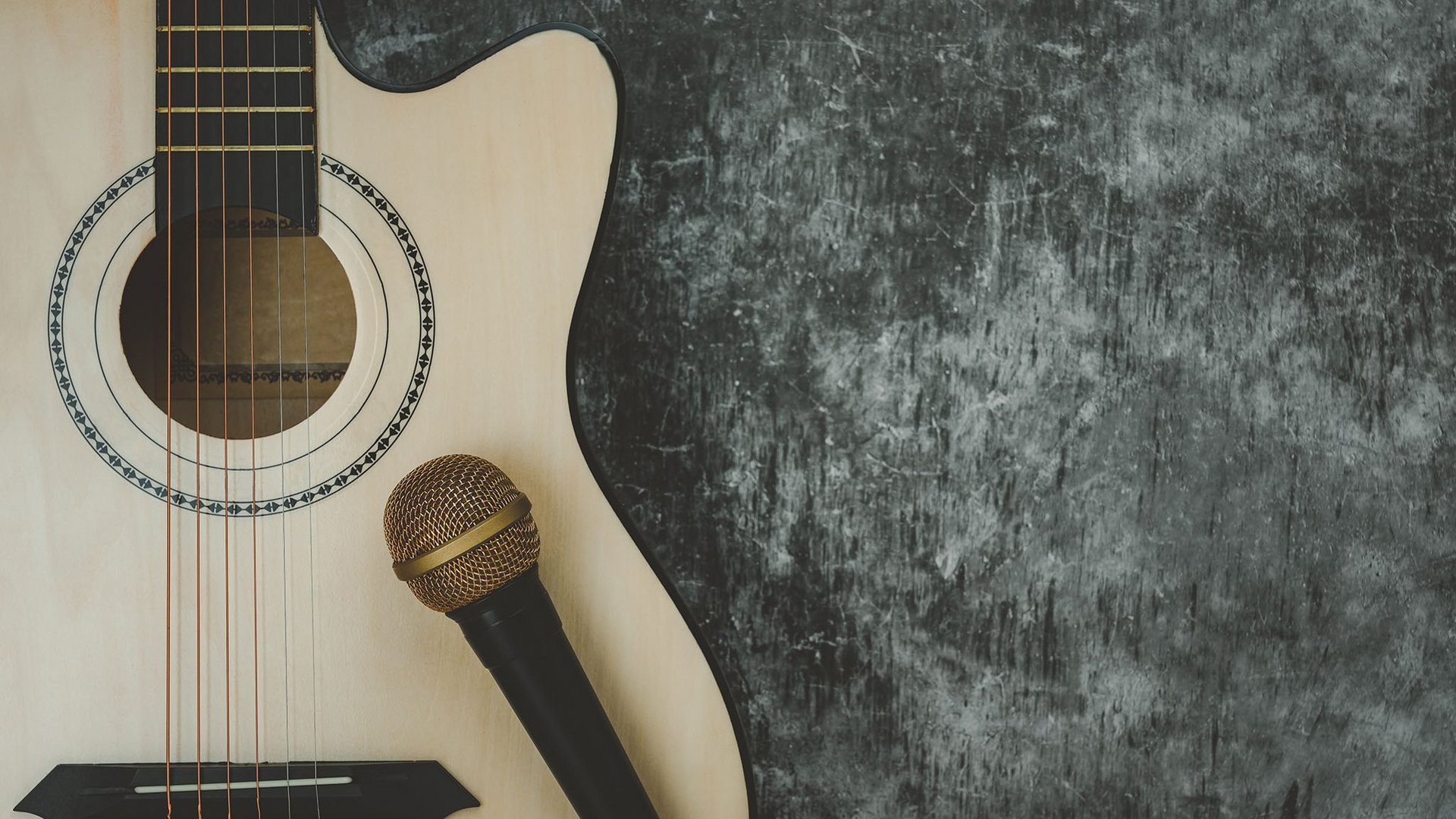 [Translate to English:] gitara i mikrofon