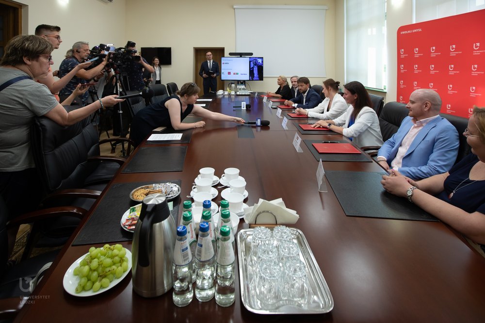 uczestnicy briefingu AML z mediami