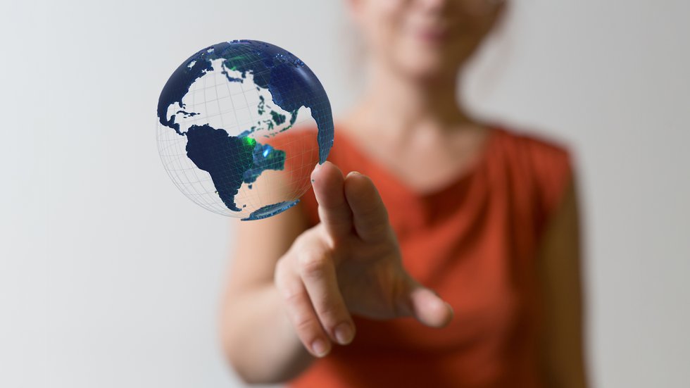 dłoń wskazująca glob na wysokości RPA