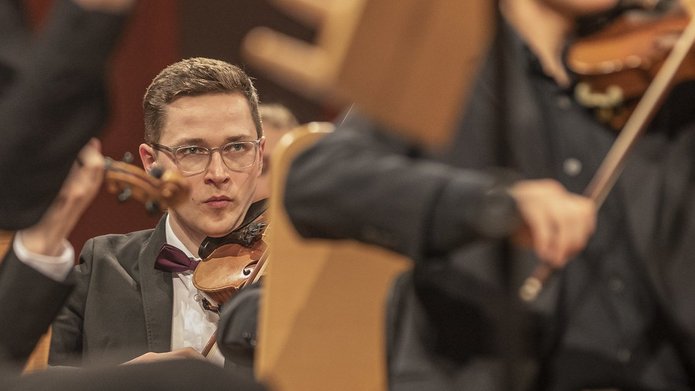 A close-up of a violinist