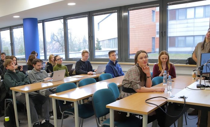 Hackathon - widok na salę