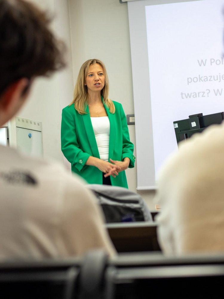 Dr Anna Sokół-Kleinduring her lecture