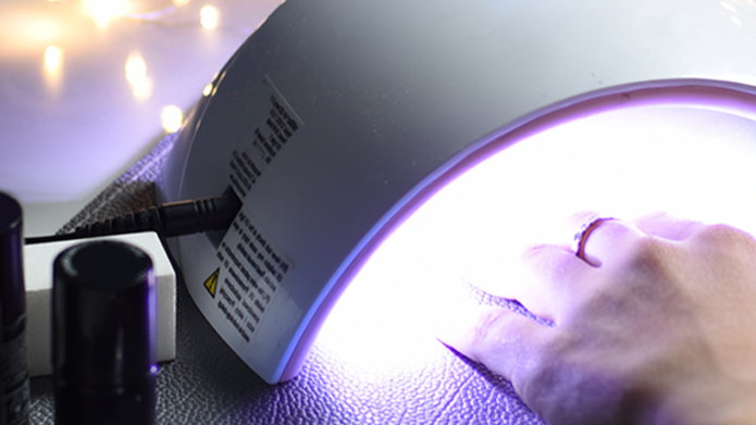 Lampa UV, w której utwardzane są lakiery hybrydowe
