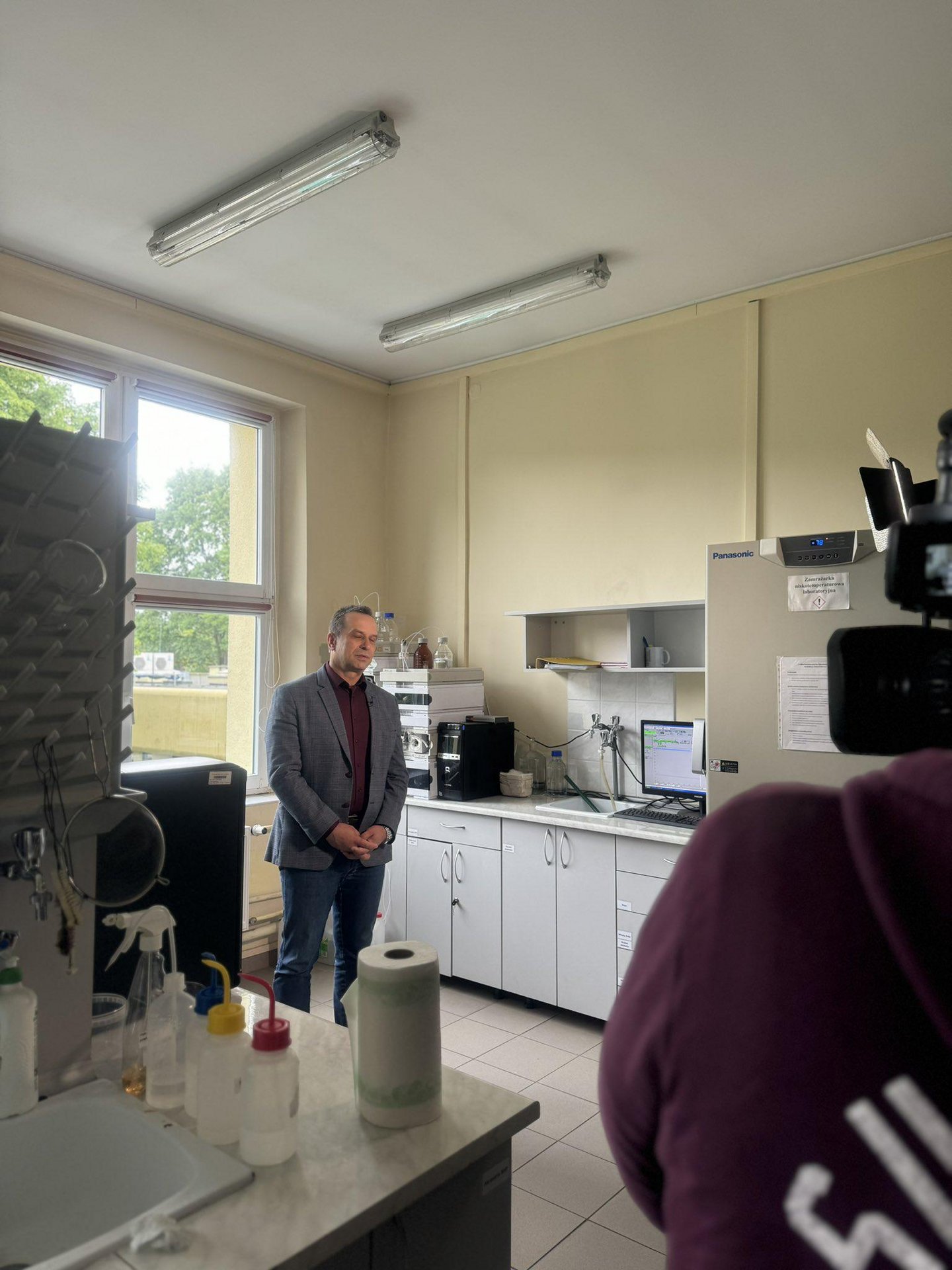 prof. Rafał Głowacki podczas nagrań do programu