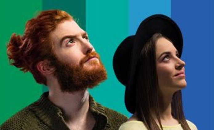 Dwoje studentów - kobieta i mężczyzna 