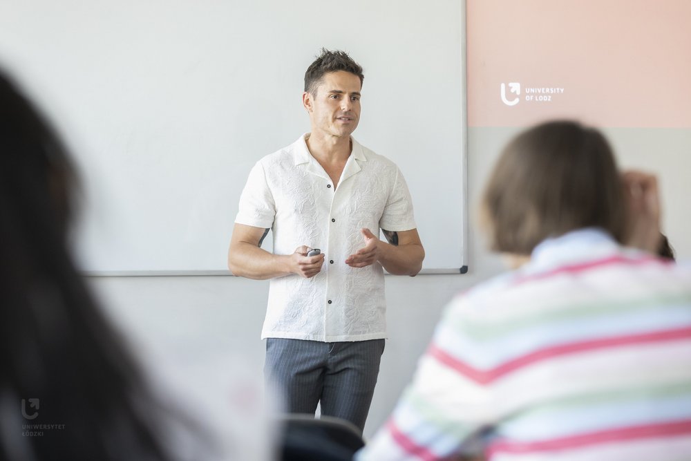 wykład Bartosza Kałużnego