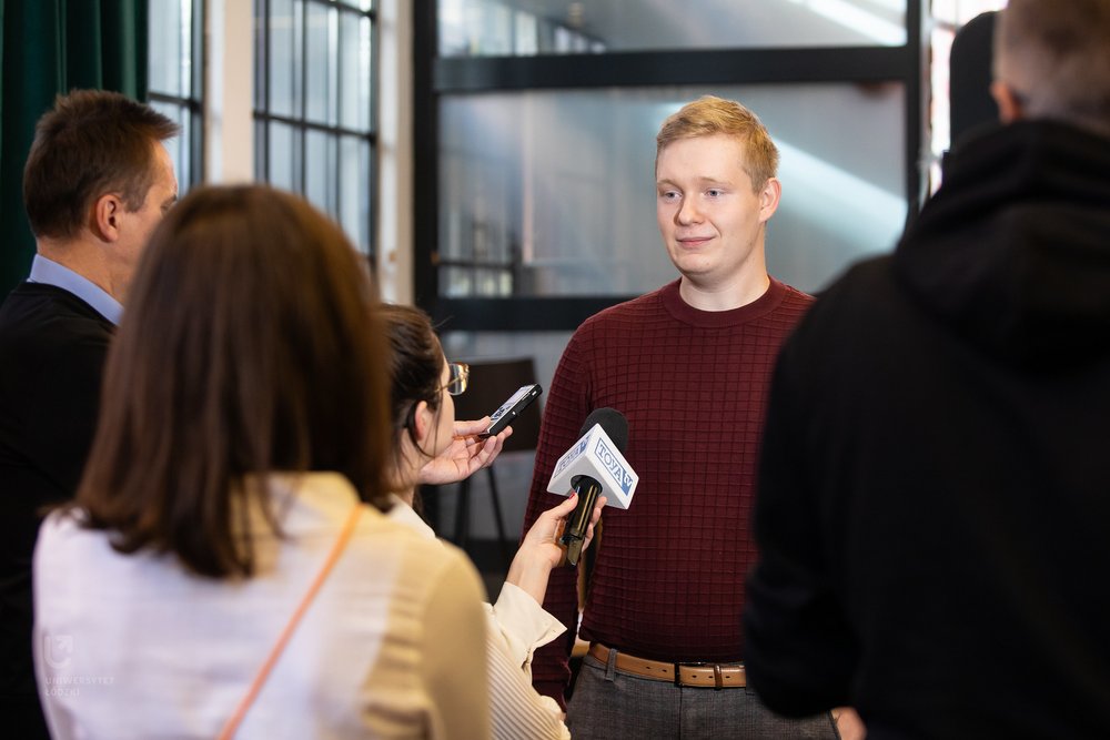 Stanisław Roszczyk podczas briefingu
