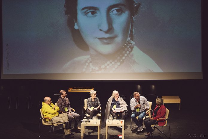 Dr Joanna Podolska wraz z rodziną Chavy Rosenfarb