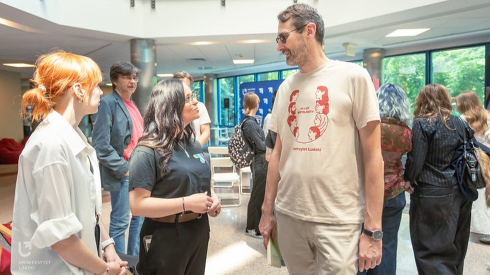 The UniLodz Rector with students