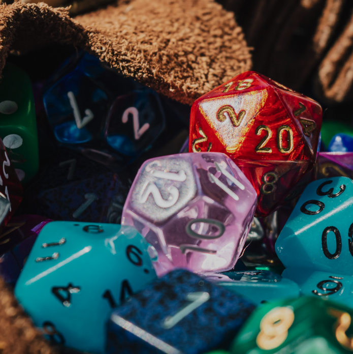 Kostki do gry w różnych kolorach 