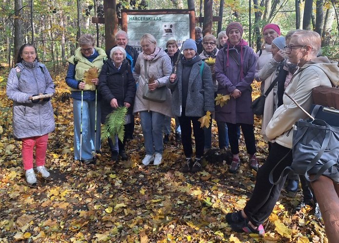 Wycieczka seniorów do Lasu Harcerskiego