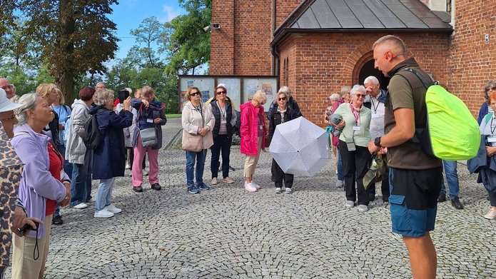 Senior citizens on a trip to the Warta and Widawka valley
