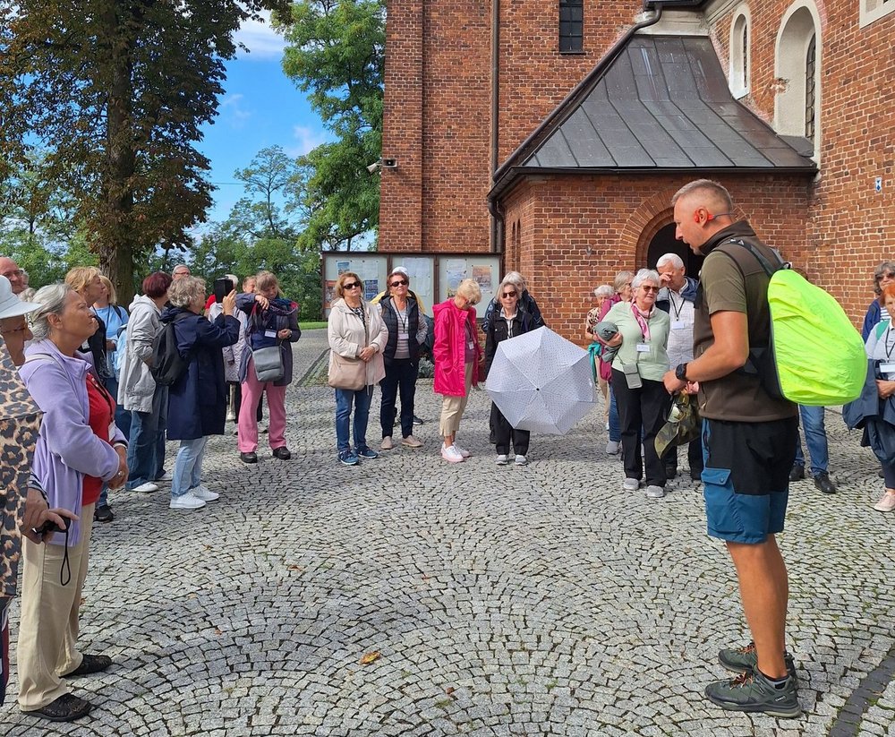 Seniorzy na wycieczce w dolinę Warty i Widawki